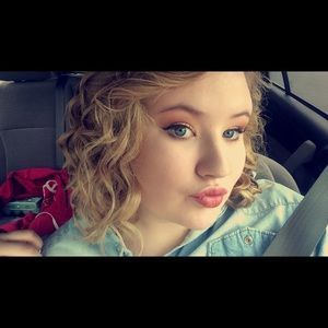 Meet your Posher, Kayla